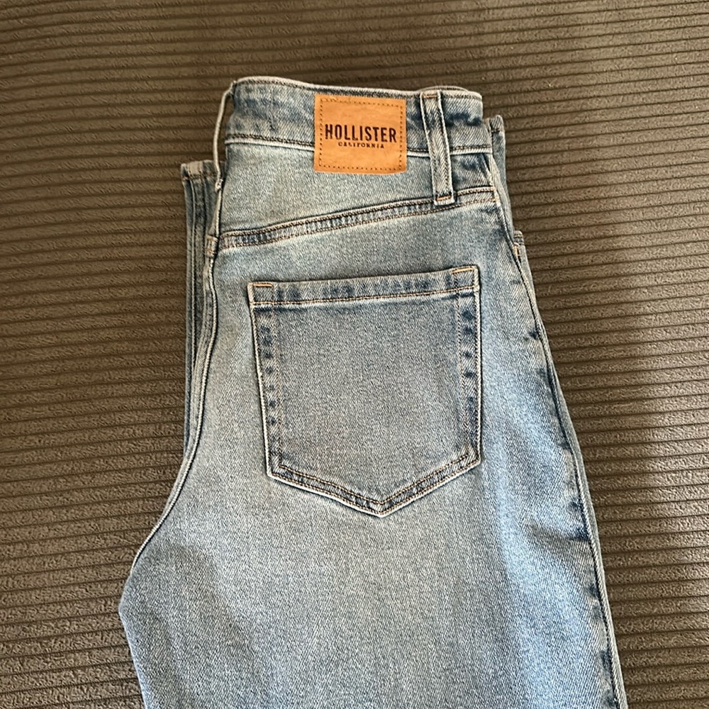 Hollister Ultra High-Rise Dad Jean
